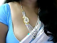 indian aunty close by chubby tits